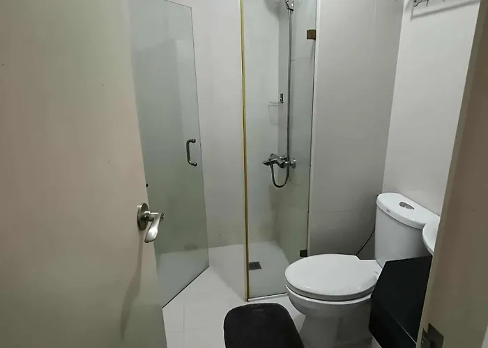 Two Palm Tree Close To Airport - Terminal 3 * Manila